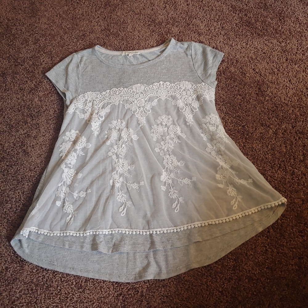Rewind gray & white lace overlay casual top